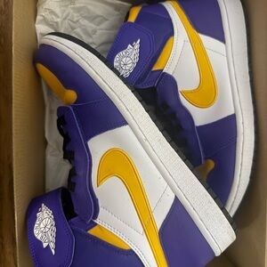Air Jordan 1 Mid “Lakers” Purple/Yellow – 9.5 Men’s